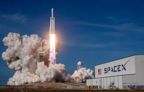 马斯克曝光SpaceX最新蓝图：明年发射首批AI卫星、五年登陆火星、十年送上万人上月球