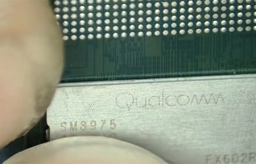 安卓最强2nm/主频超5GHz！高通第六代骁龙8超级至尊版实物首秀