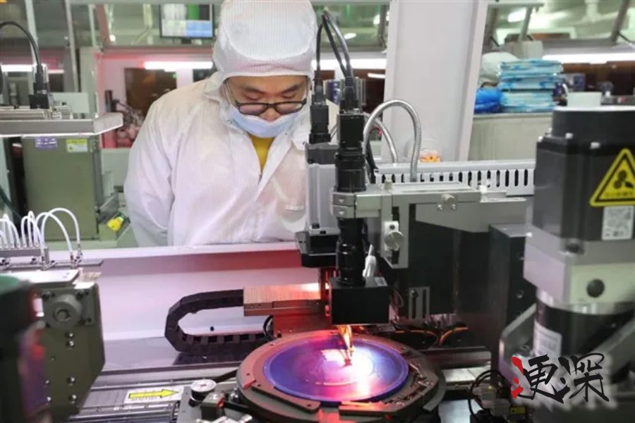 中国攻克 EUV 光刻胶难题！-1.jpg