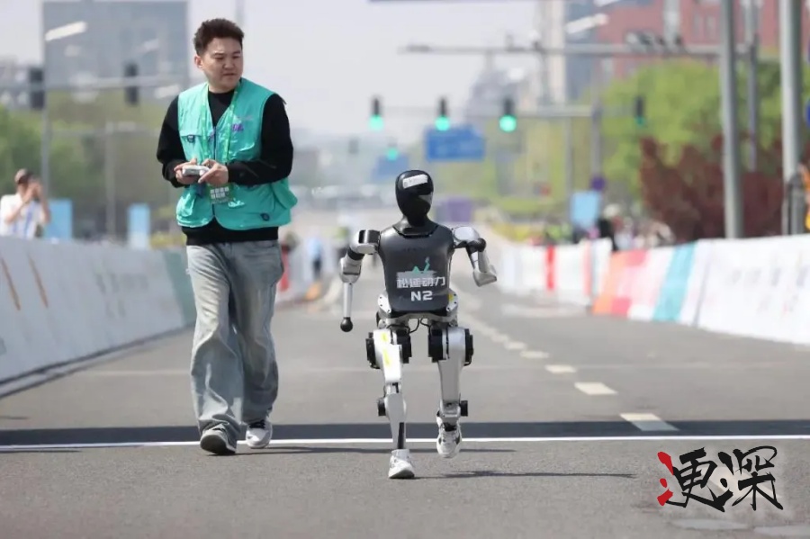 松延动力 将上春晚- 2.jpg 松延动力 将上春晚- 2.jpg